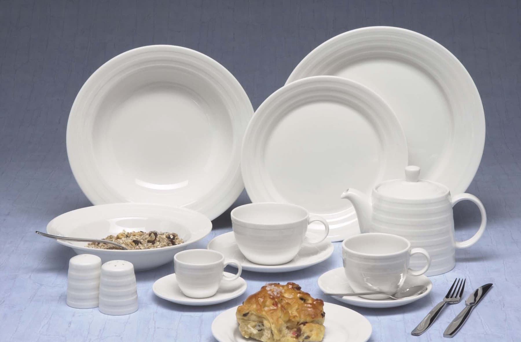 Essence tableware